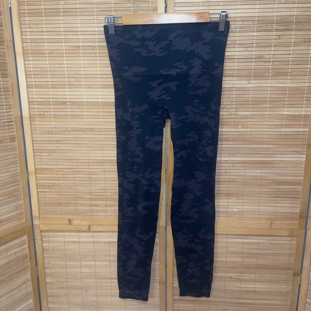 Spanx black gray camo seamless leggings woman’s large